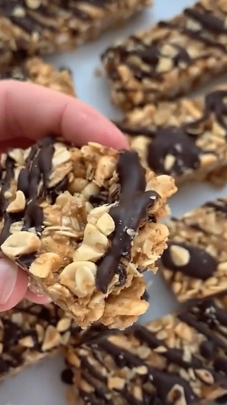 Mellombar med nøtter, sjokolade og tranebær