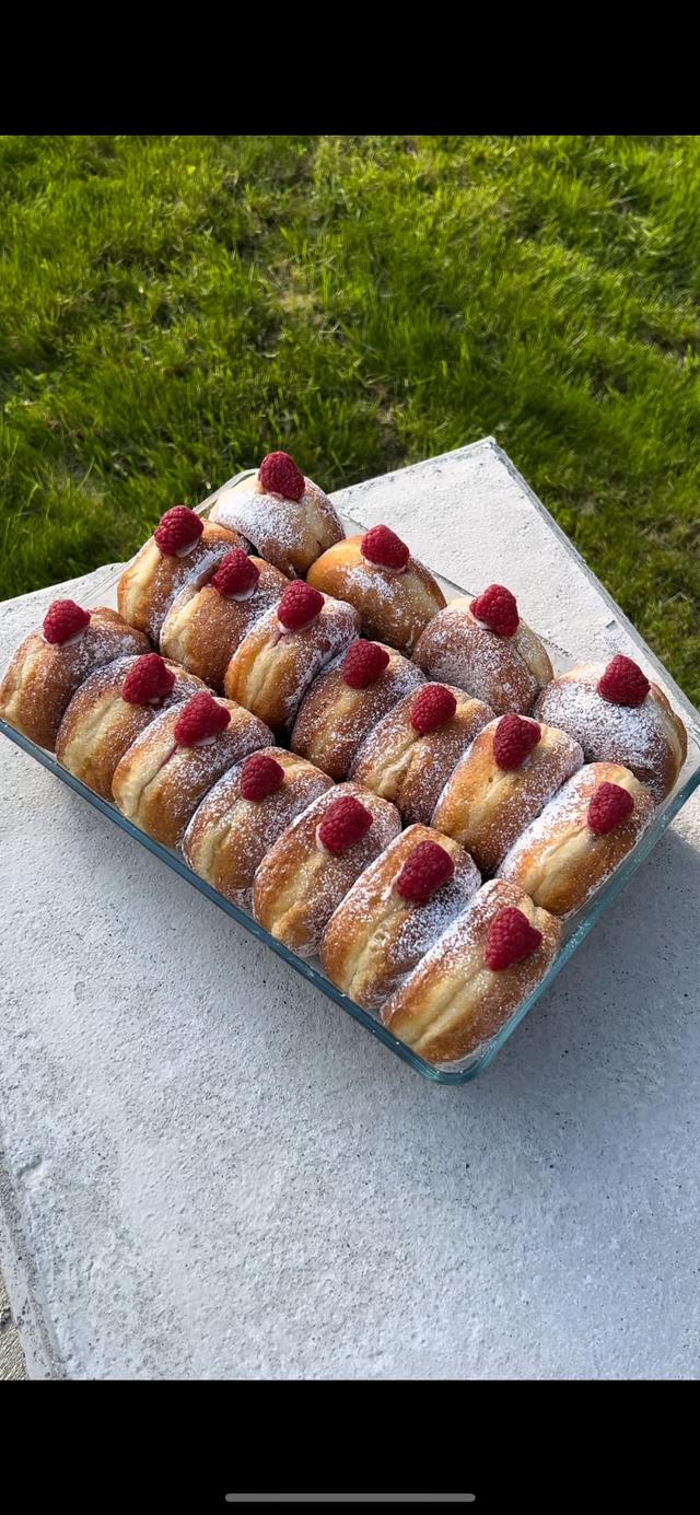 Berlinerboller m/bringebærsyltetøy