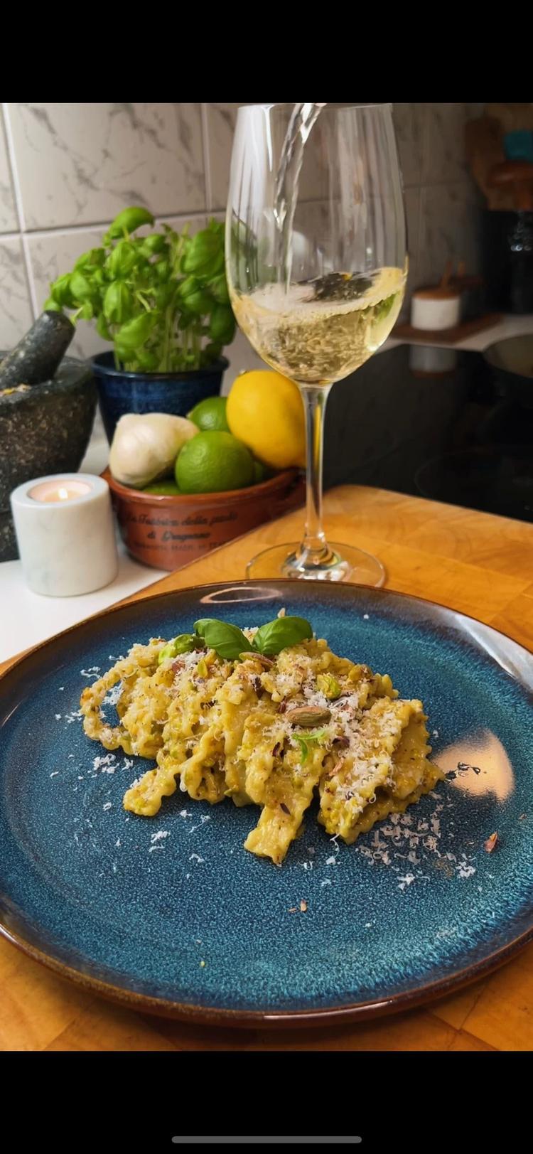 Pasta with Pistachio Pesto