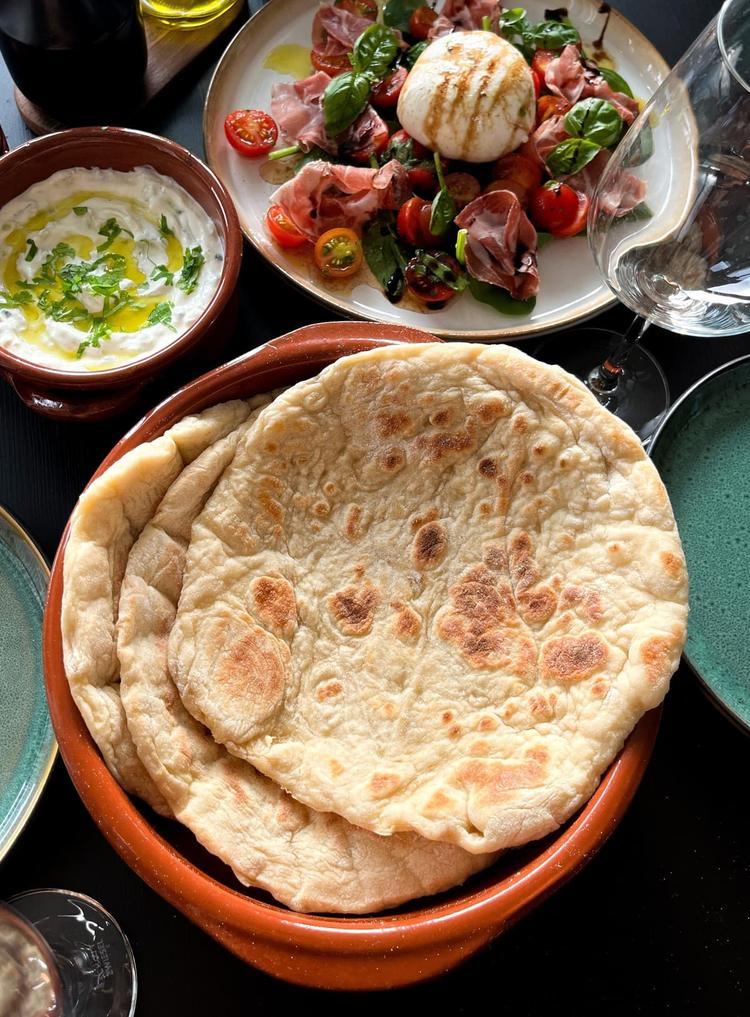 Hjemmelagde Pitabrød