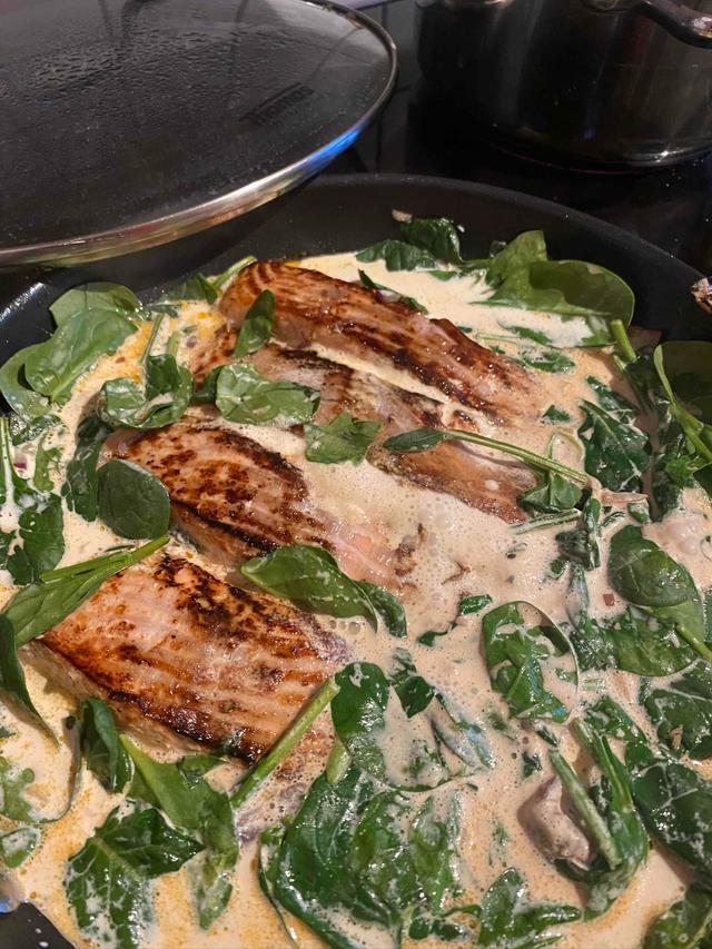 Kremet pasta med laks