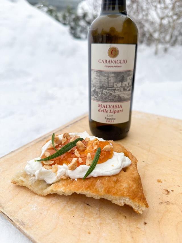 Fritert dessertpizza med ricotta, aprikos, hasselnøtt og rosmarin