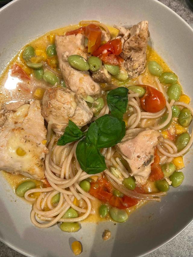 Enkel kyllinggryte med spaghetti