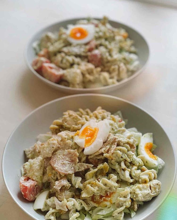 Kremet pastasalat med pesto