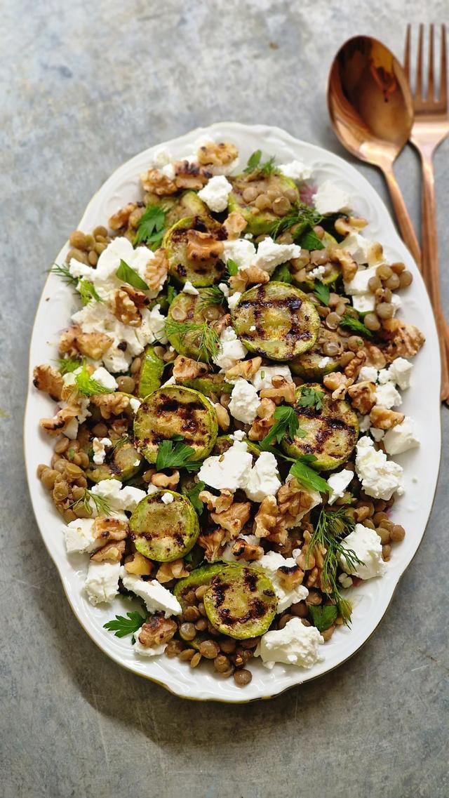 Squash og linsesalat