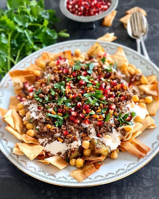 Fatteh – Deilig og vakker salat fra Midtøsten