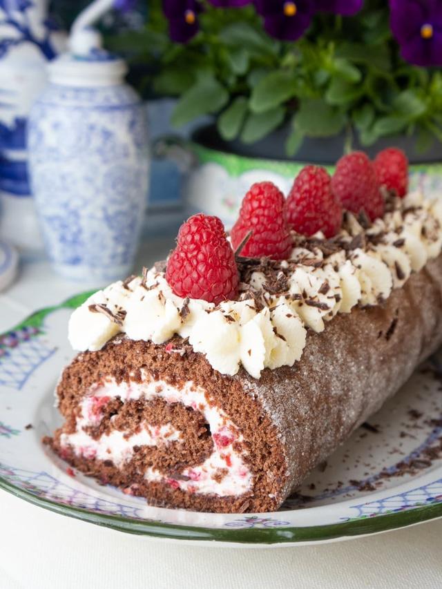 Sjokoladerull med bringebærkrem