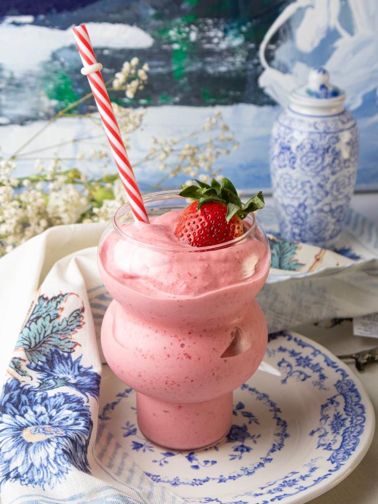 Smoothie av jordbær og kokosmelk