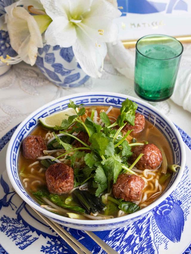Ramen med grønt og veganske boller