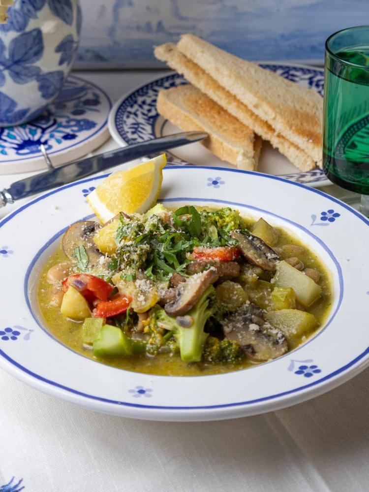 Grønnsaksgryte med reste-pesto