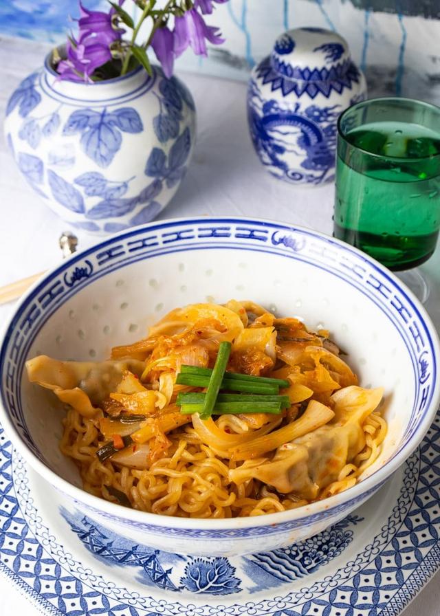 Kimchi-gryte med Gyosa dumblings