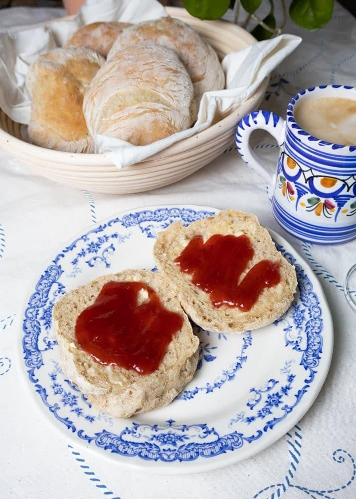 Norwegian rolls with barley porridge