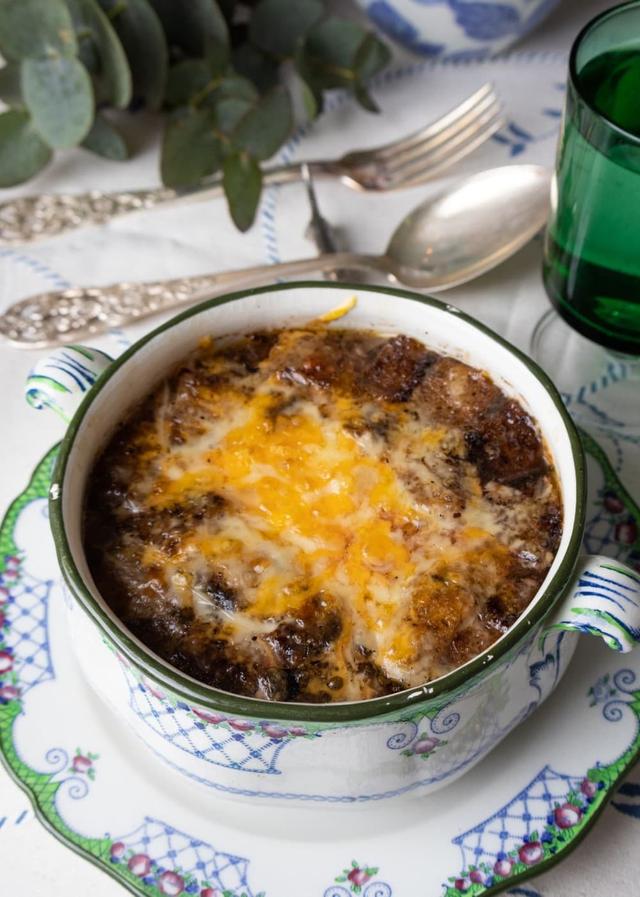 Red Onion Soup Au Gratin with Cheese