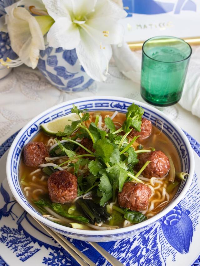 Ramen with Vegetables and Vegan Balls