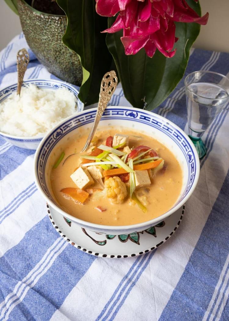 Rød curry med tofu og grønnsaker