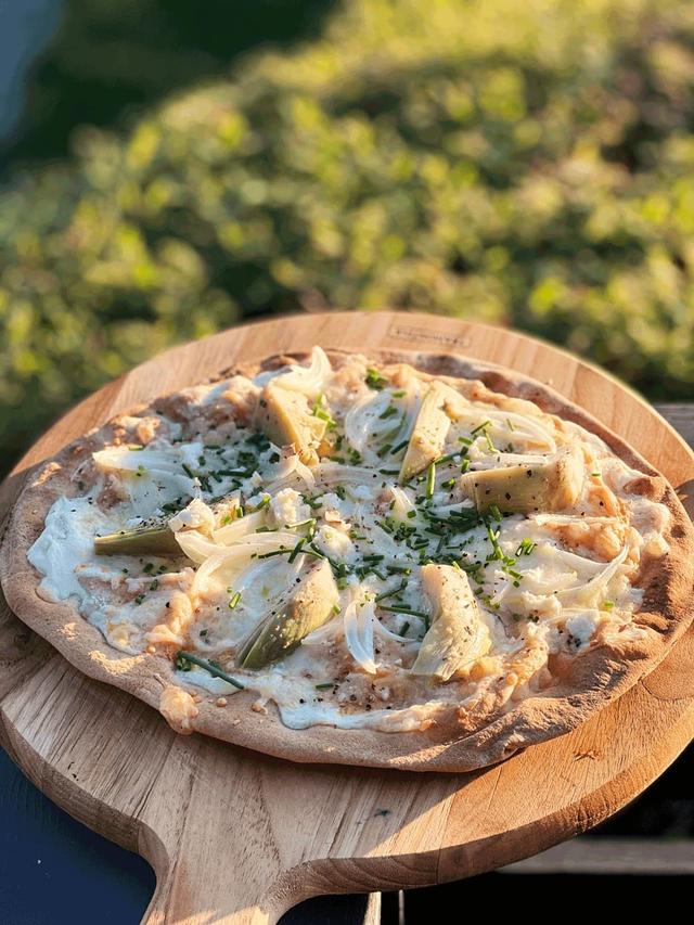 15 min Pizza with Artichoke and Onion