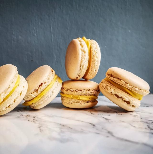 Custard Macarons