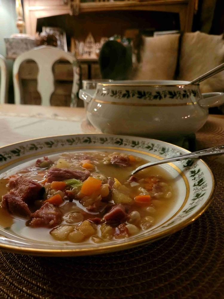 Ertesuppe på røkt svineknoke