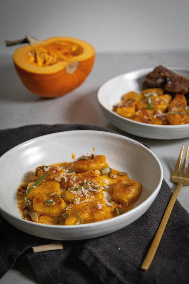 Gresskargnocchi med brunet nduja-smør