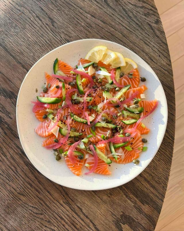 Laksesashimi med misodressing