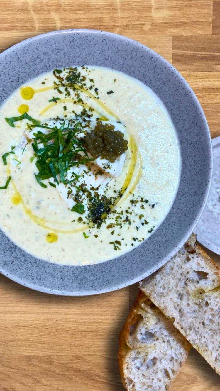 Røkt fiskesuppe med algeperler