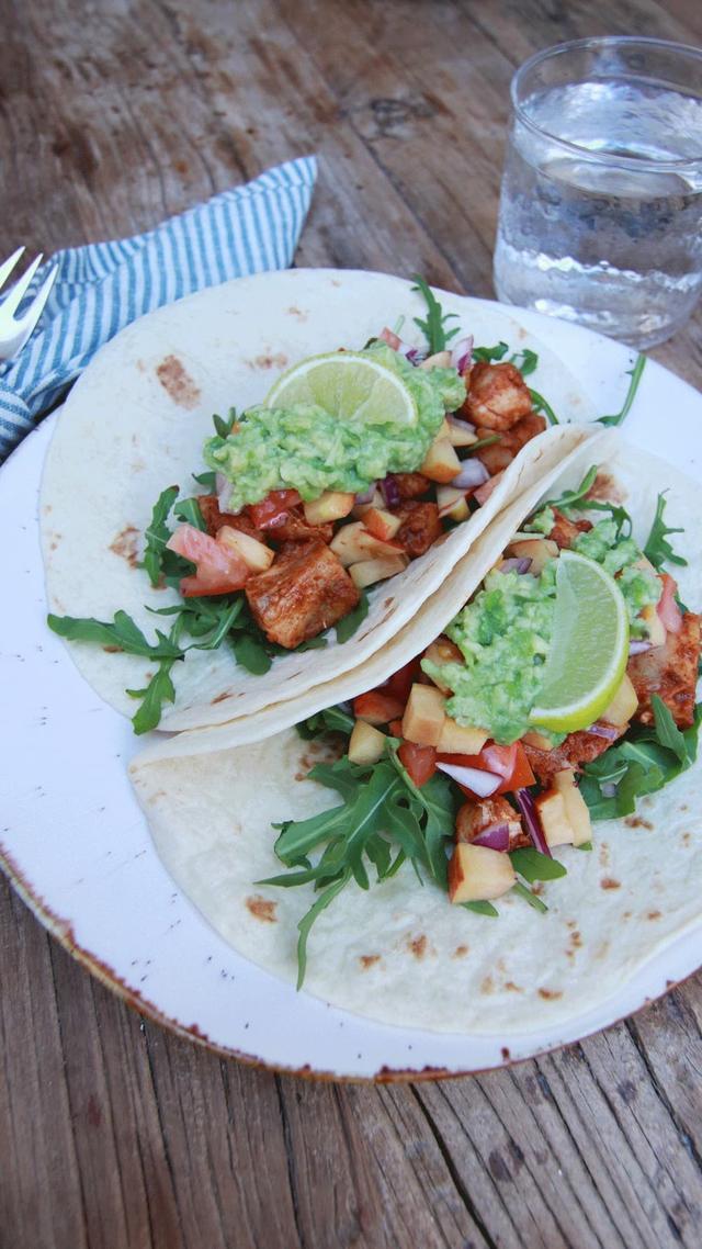Torsketaco med guacamole og nektarinsalsa