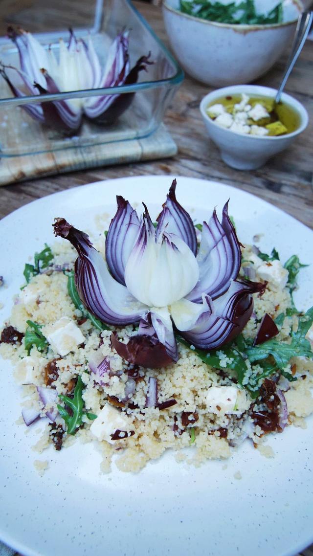 Couscous salat med løkblomst