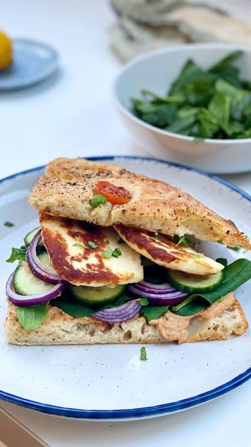 Focaccia sandwich med halloumi