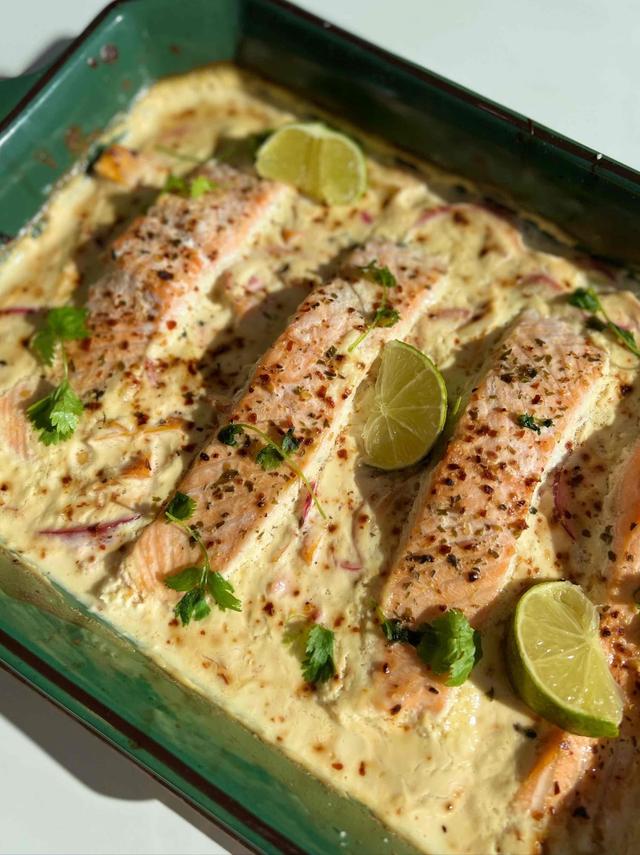 Lakseform med kremet appelsinsaus