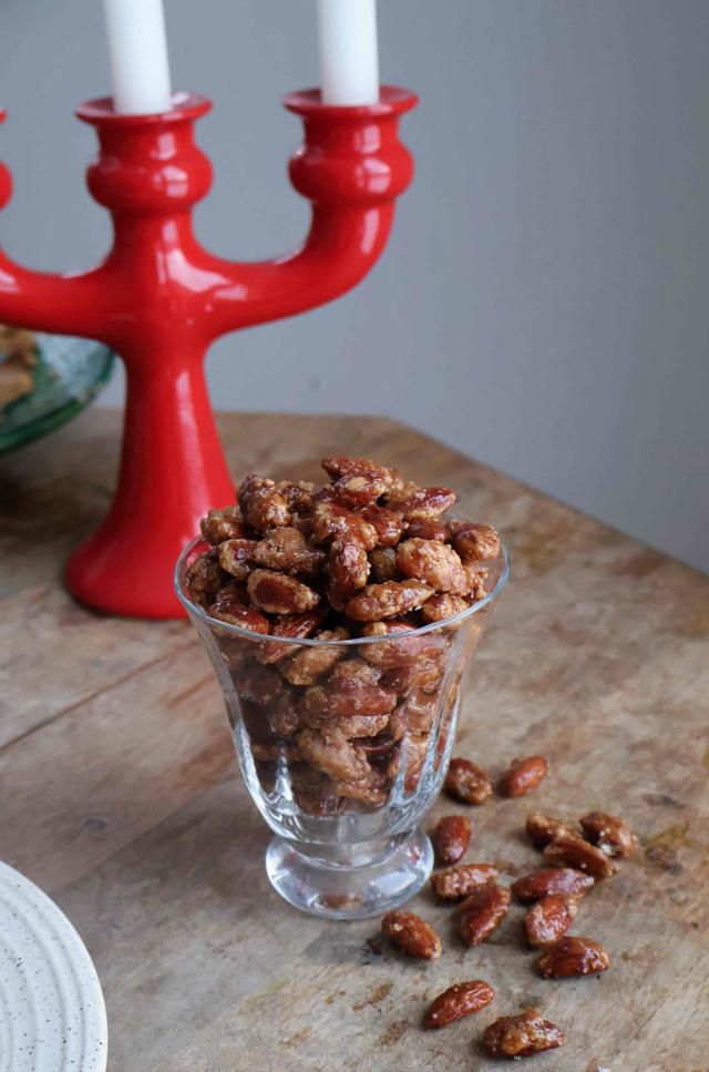 Brente mandler med flaksalt