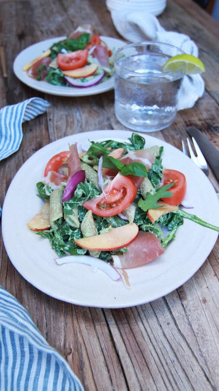 Pastasalat med spekeskinke og nektarin