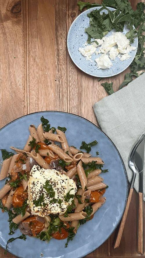 Pasta penne med bakt fetaost