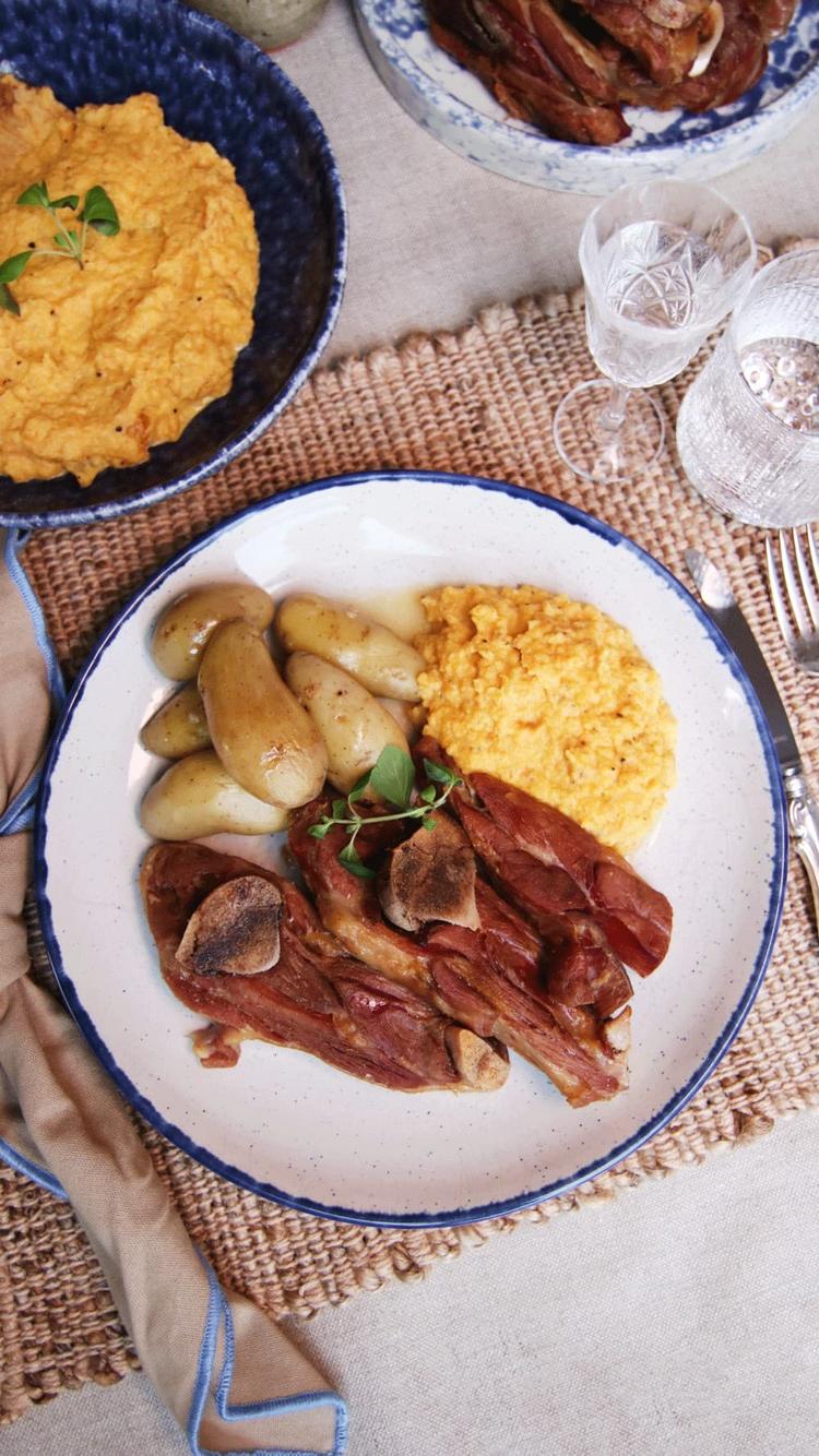 Pinnekjøtt med mandelpoteter og kålrabistappe