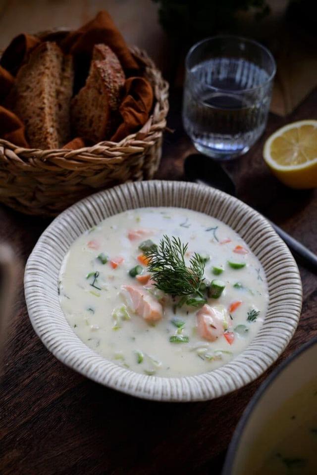 Fiskesuppe med laks og asparges