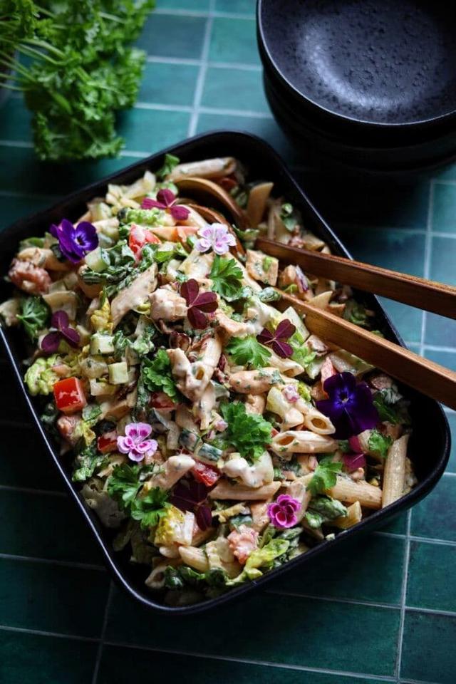 BLT pastasalat med kylling