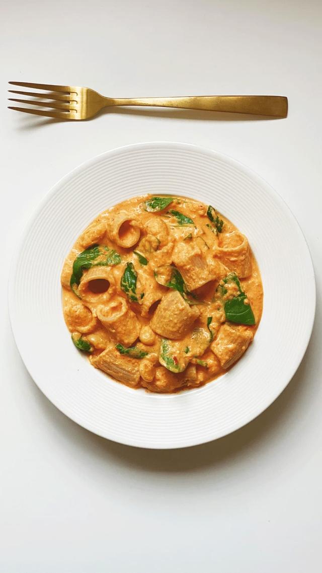 Kremet rød grønnsakspasta