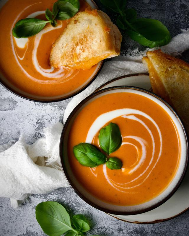 Tomatsuppe med ostetoast