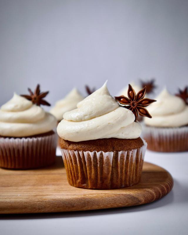 Gresskar cupcakes med brunet smør -og kremost frosting