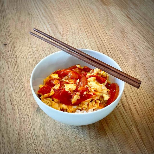 Egg og tomat stirfry