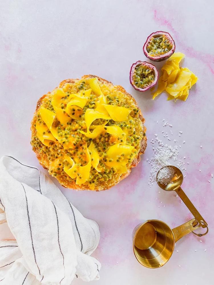 Kokoskake med mango og pasjonsfrukt
