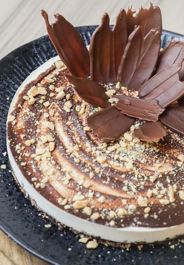Raw vegan peanut cake