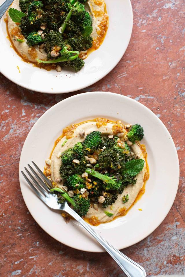 Spicy hummus med broccoli og sursøt appelsinsaus