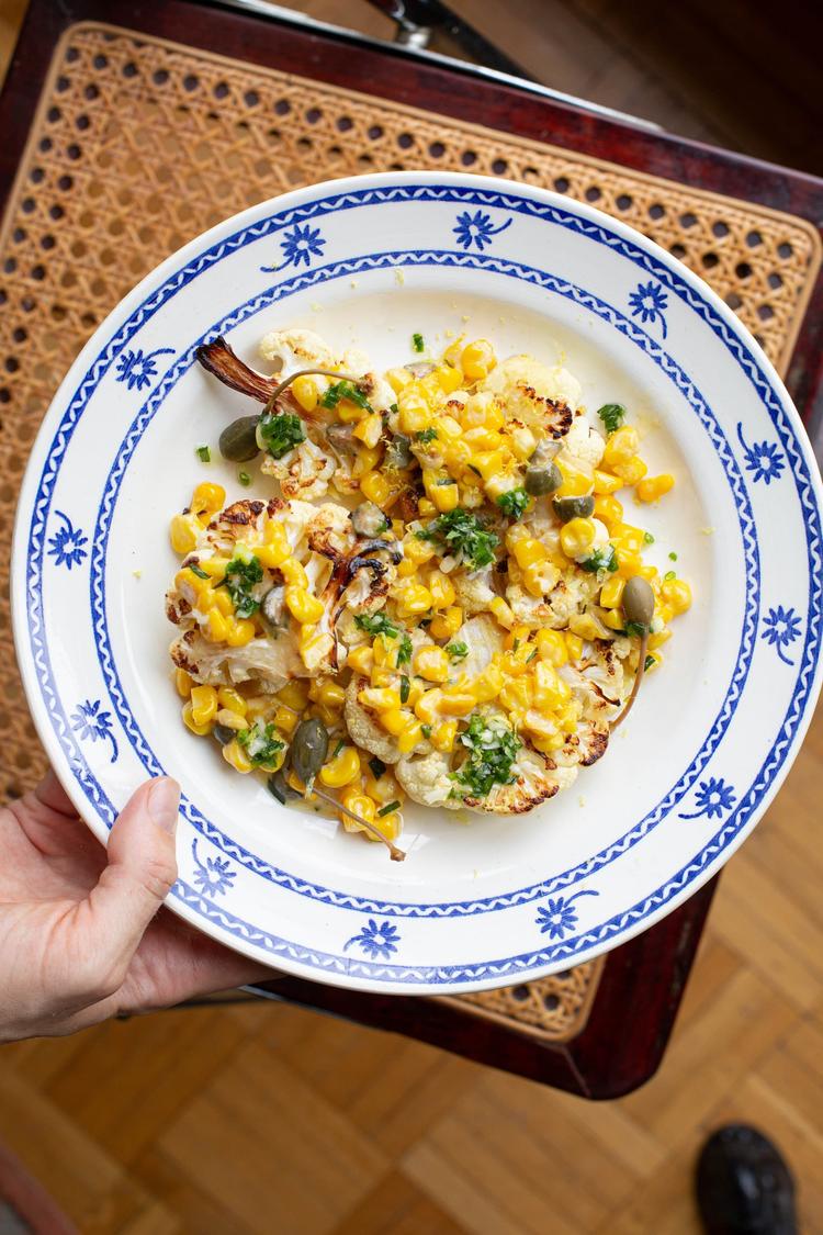 Bakt blomkål med kremet mais og syrlig gremolata