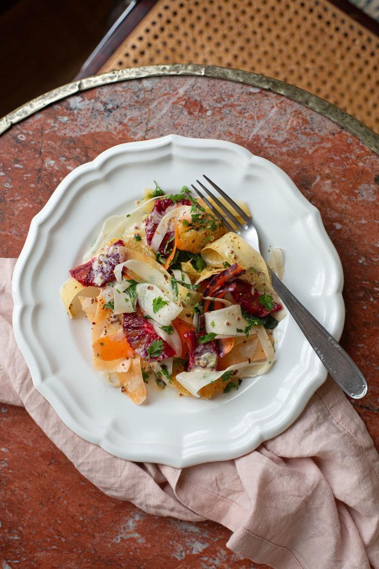 Gulrotsalat med tahinidressing og appelsin