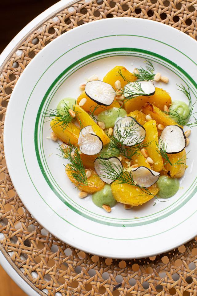 Sitrusmarinerte bakte beter med estragonmajones og pinjekjerner