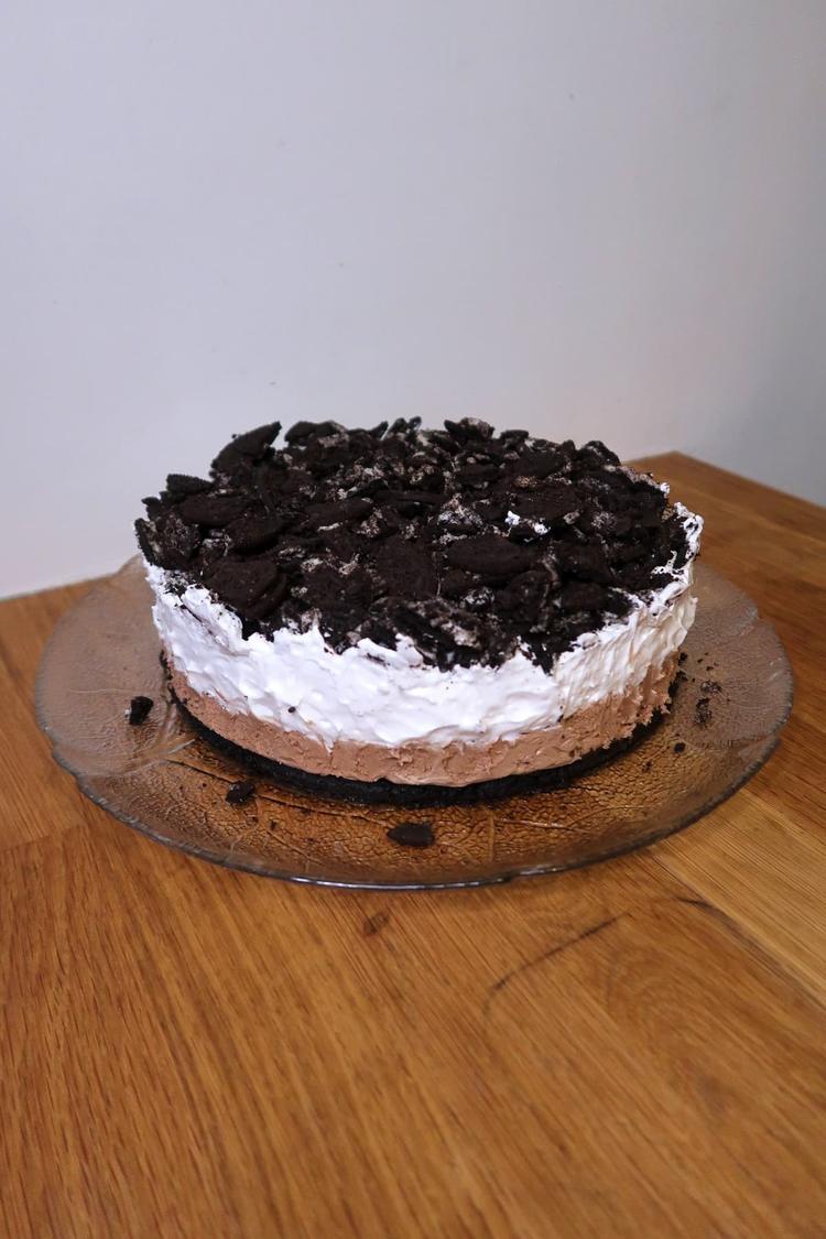 Vegan oreo cake