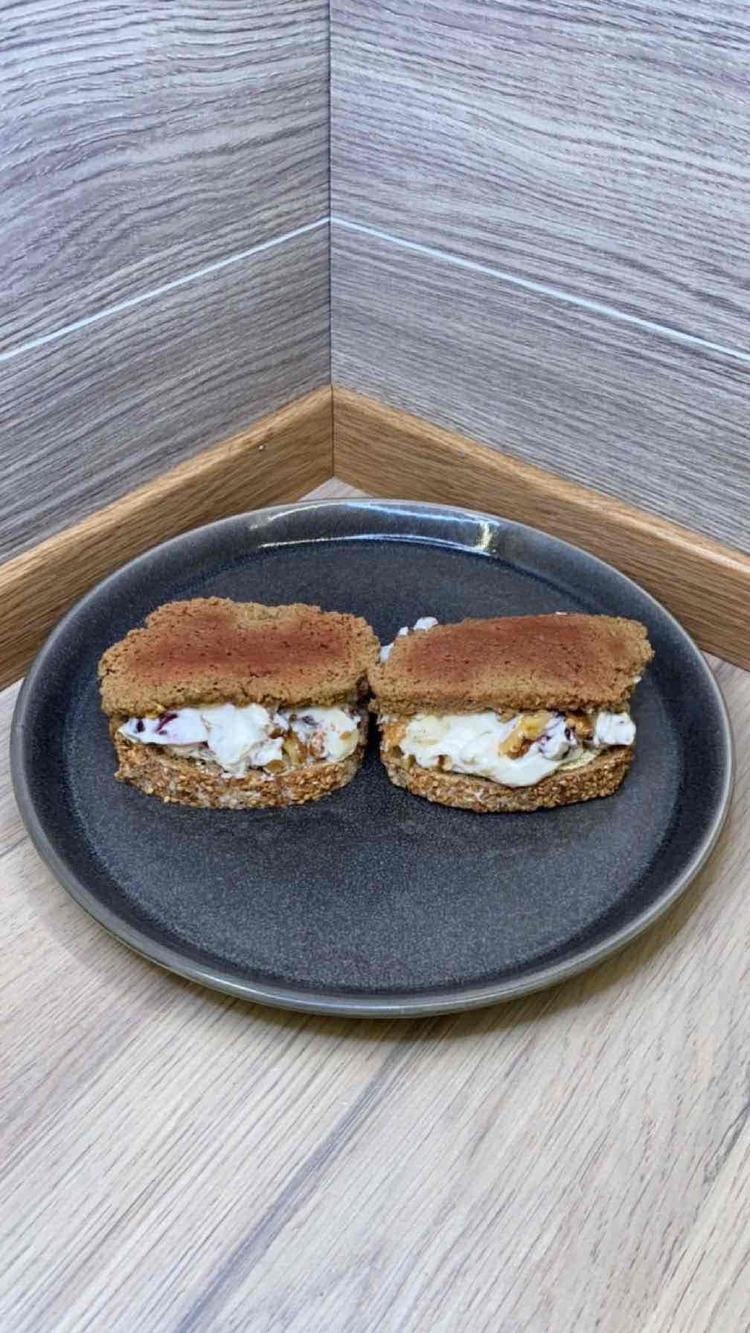 Vegansk roastbiff med waldorfsalat